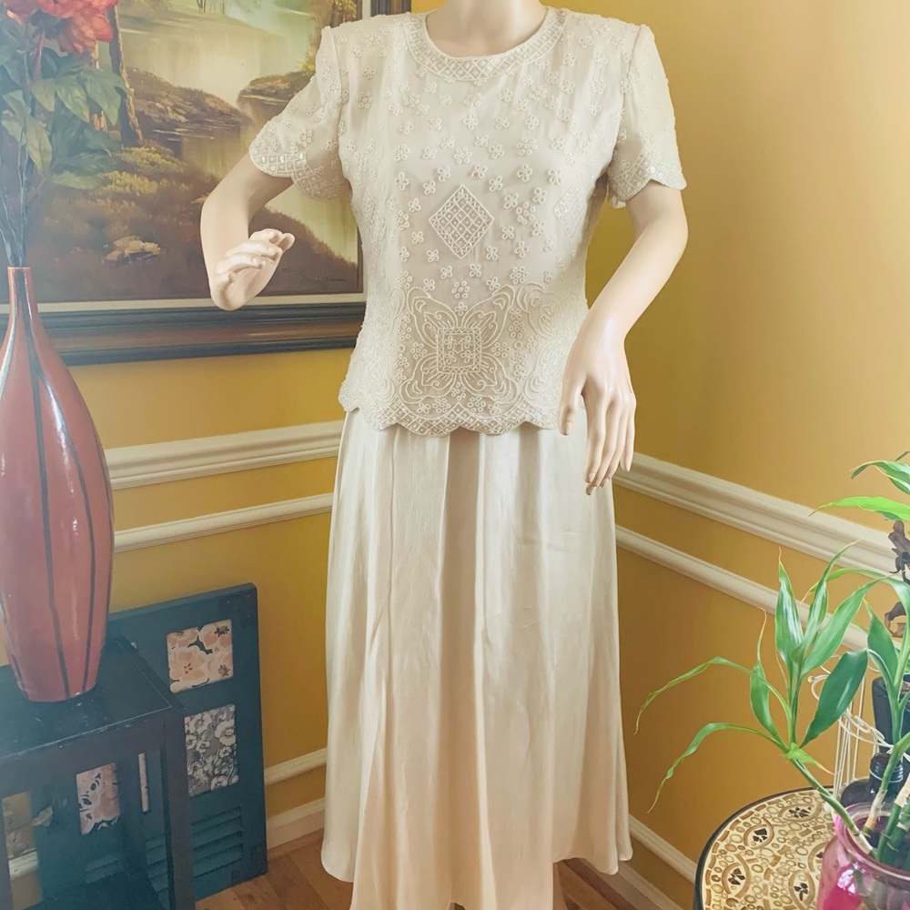 BEAUTIFUL 2 PIECE WOMEN DRESS PETITE SIZE.